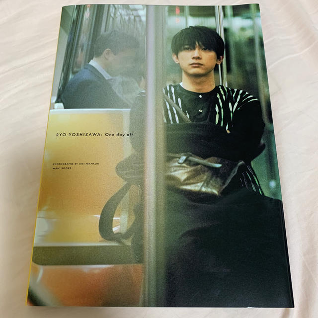 ワニブックス(ワニブックス)の吉沢亮ＰＨＯＴＯ　ＢＯＯＫ　『Ｏｎｅ　ｄａｙ　ｏｆｆ　』 エンタメ/ホビーのタレントグッズ(男性タレント)の商品写真