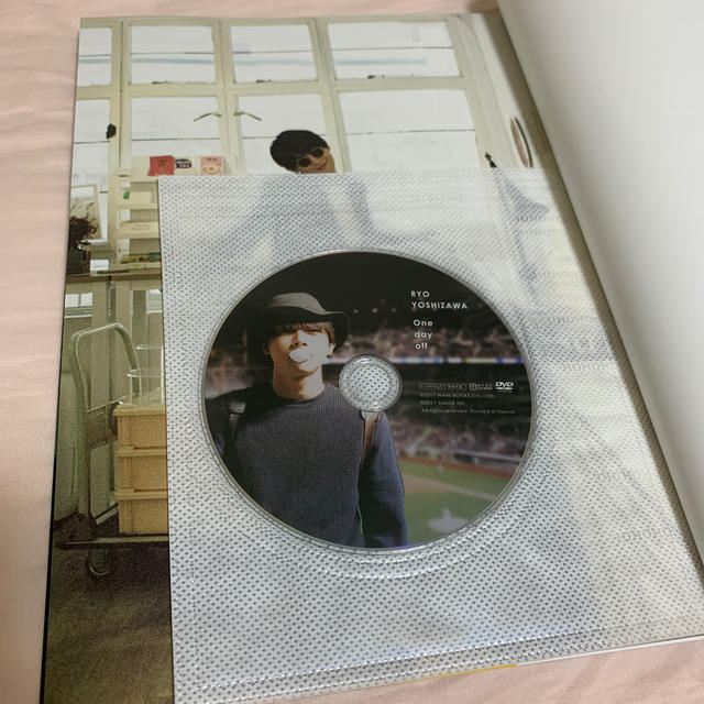 ワニブックス(ワニブックス)の吉沢亮ＰＨＯＴＯ　ＢＯＯＫ　『Ｏｎｅ　ｄａｙ　ｏｆｆ　』 エンタメ/ホビーのタレントグッズ(男性タレント)の商品写真