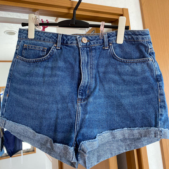 FOREVER 21(フォーエバートゥエンティーワン)のデニムショートパンツ　大きめサイズ　レディース レディースのパンツ(ショートパンツ)の商品写真