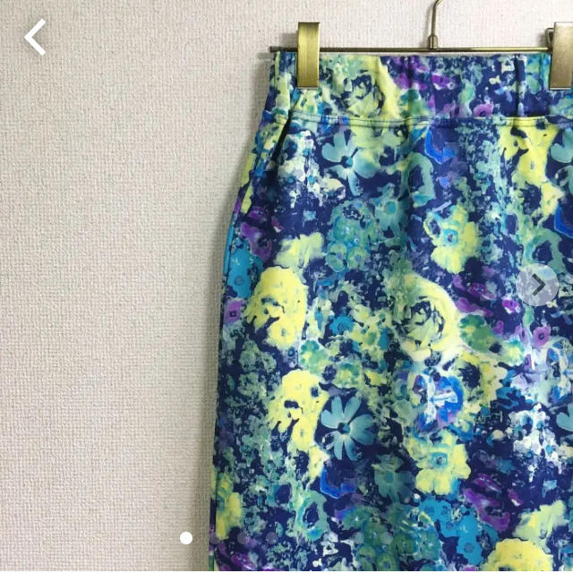DESIGNWORKS(デザインワークス)のMax Blue ストレッチタイトスカート 花柄スカート レディースのスカート(ひざ丈スカート)の商品写真