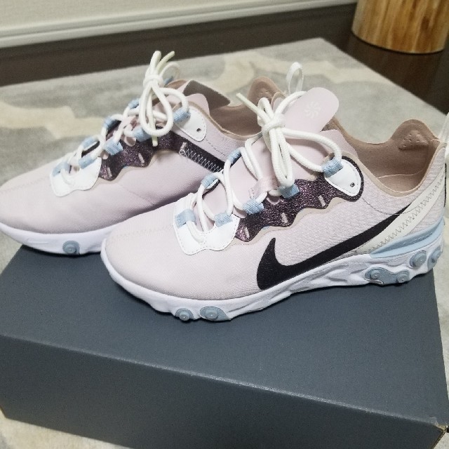 emmi atelier(エミアトリエ)の専用【NIKE】W NIKE REACT ELEMENT 55 SE レディースの靴/シューズ(スニーカー)の商品写真