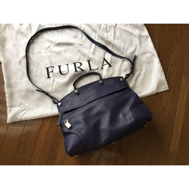 フルラ FURLA ストラップ付きハンドバッグ - ハンドバッグ