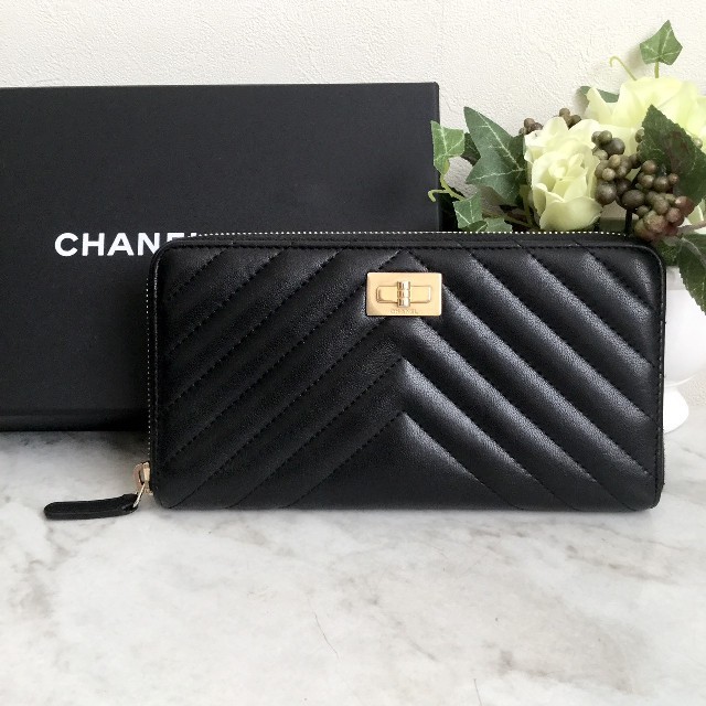 CHANEL　2.55 シェブロン　Vステッチ　ラウンドファスナー　長財布