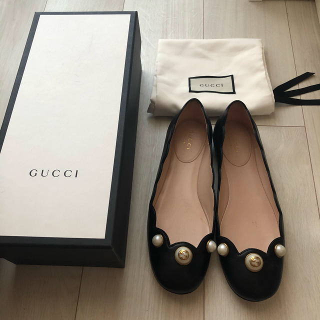 Gucci(グッチ)の【R様専用】Gucci パールフラットシューズ　レザー レディースの靴/シューズ(バレエシューズ)の商品写真