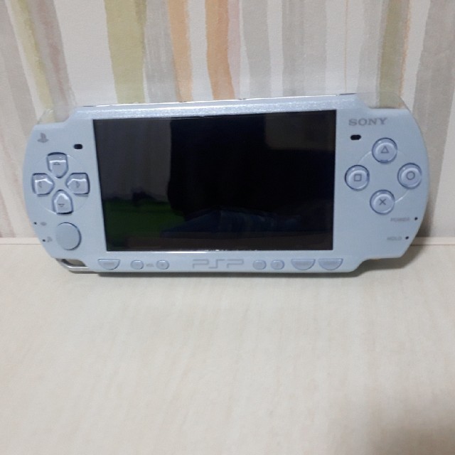 PlayStation Portable(プレイステーションポータブル)のやー様専用　PSP2000  sony PlayStation　 エンタメ/ホビーのゲームソフト/ゲーム機本体(携帯用ゲーム機本体)の商品写真