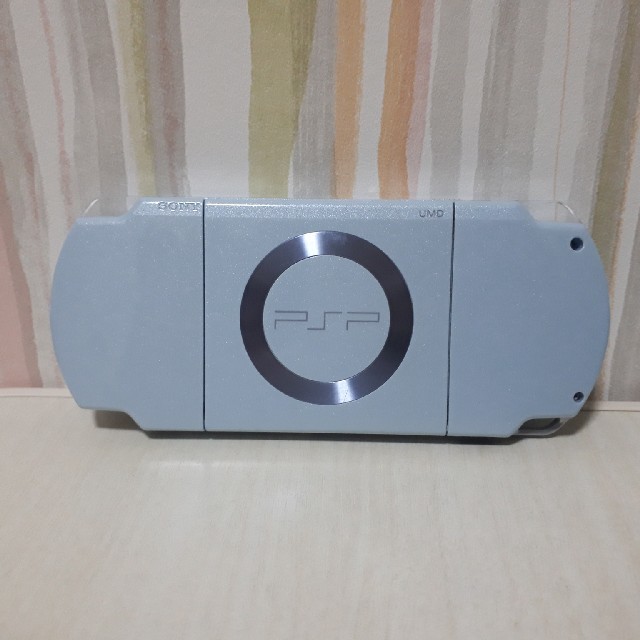 PlayStation Portable(プレイステーションポータブル)のやー様専用　PSP2000  sony PlayStation　 エンタメ/ホビーのゲームソフト/ゲーム機本体(携帯用ゲーム機本体)の商品写真