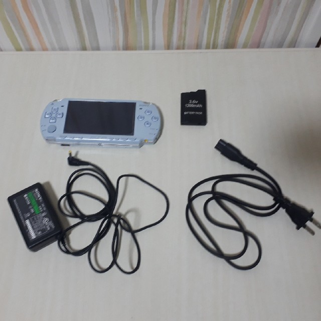 PlayStation Portable(プレイステーションポータブル)のやー様専用　PSP2000  sony PlayStation　 エンタメ/ホビーのゲームソフト/ゲーム機本体(携帯用ゲーム機本体)の商品写真