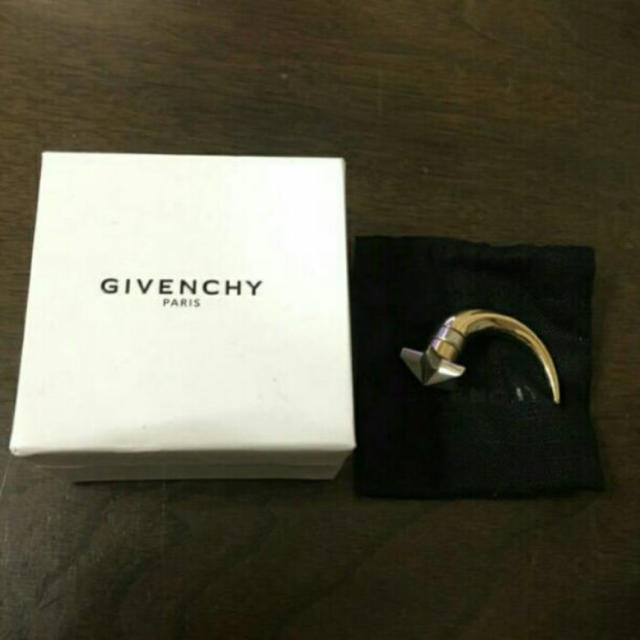 GIVENCHY マグネットピアス 確実正規品 購入金額70,000円