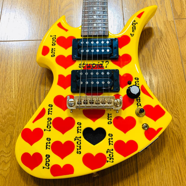 Fernandes(フェルナンデス)のBurny hideモデル アンプ内蔵ミニギター イエローハートJr. 楽器のギター(エレキギター)の商品写真