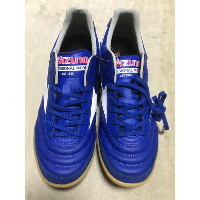 MIZUNO(ミズノ)の新品 ミズノ モレリア IN 26.5 27センチがまだ有ります。 スポーツ/アウトドアのサッカー/フットサル(シューズ)の商品写真