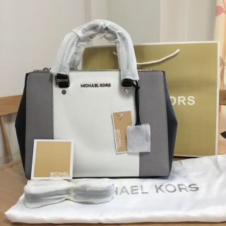 マイケルコース(Michael Kors)の【今月末まで♪】新品マイケルコースグレー(ハンドバッグ)