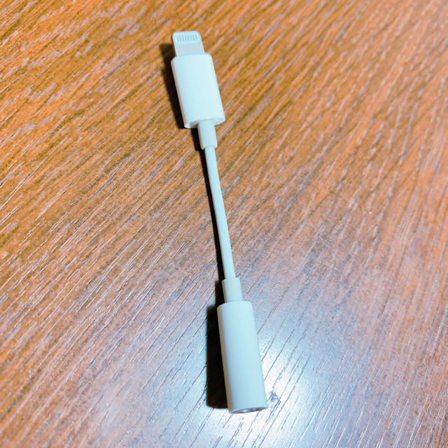 Apple(アップル)のiphone ジャンク品 Lightning to headphone jack スマホ/家電/カメラのスマホアクセサリー(ストラップ/イヤホンジャック)の商品写真