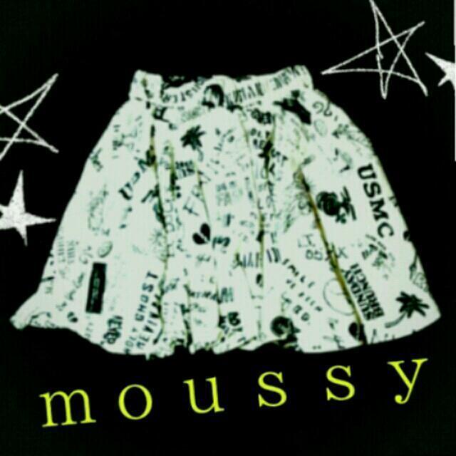 moussy(マウジー)の値下げ★moussy★ロック柄スカート レディースのスカート(ひざ丈スカート)の商品写真