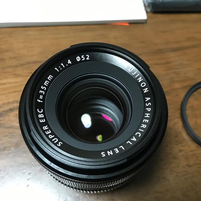 富士フイルム(フジフイルム)のFUJIFILM XF35mmF1.4R スマホ/家電/カメラのカメラ(レンズ(単焦点))の商品写真