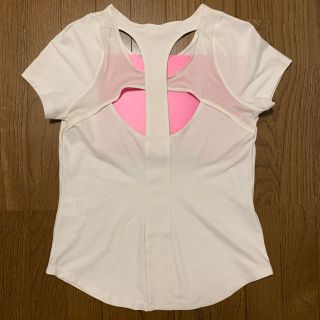 アンダーアーマー(UNDER ARMOUR)の【お値下げ！】アンダーアーマー　バックデザインがオシャレ♪(Tシャツ(半袖/袖なし))