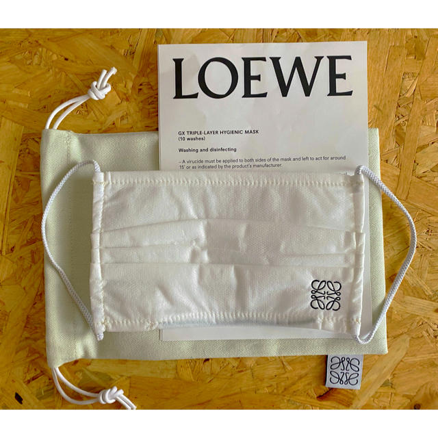 LOEWE(ロエベ)の〈LOEWE〉マスクポーチ レディースのファッション小物(ポーチ)の商品写真