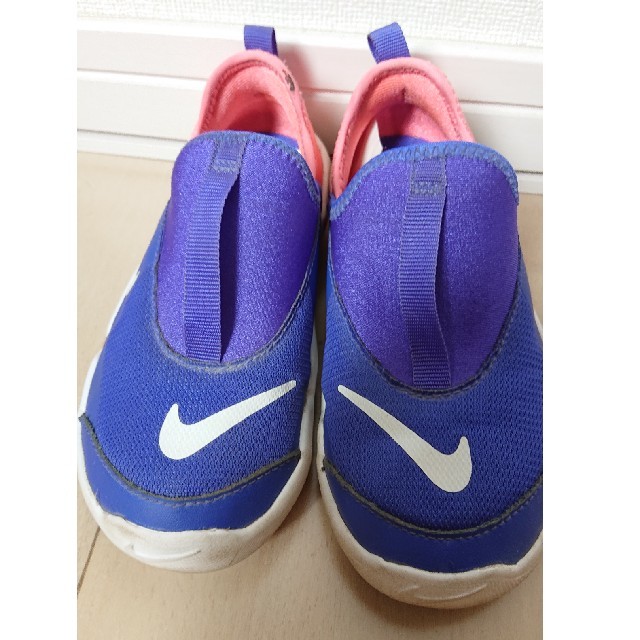 NIKE(ナイキ)のナイキ★キッズシューズ キッズ/ベビー/マタニティのキッズ靴/シューズ(15cm~)(スニーカー)の商品写真