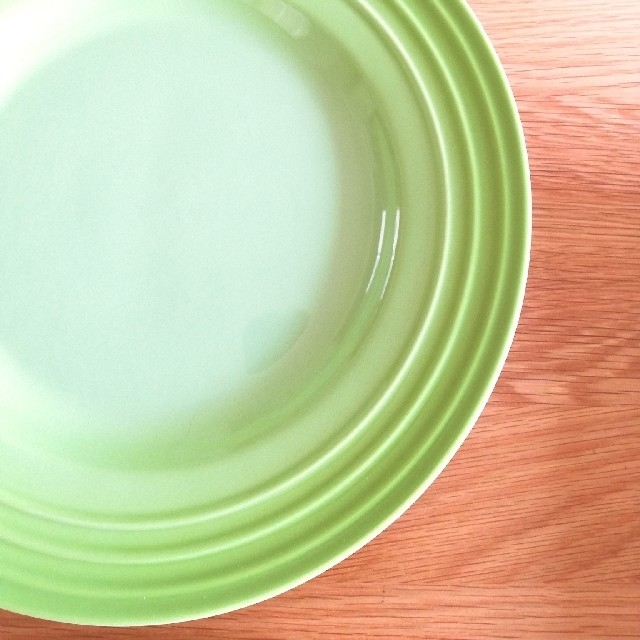 LE CREUSET(ルクルーゼ)のモモララ様　プレート4枚 インテリア/住まい/日用品のキッチン/食器(食器)の商品写真