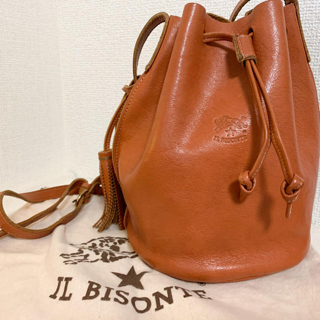 IL BISONTE(イルビゾンテ)の【Julikaさま専用】イルビゾンテ 巾着型 レザーショルダーバッグ /キャメル レディースのバッグ(ショルダーバッグ)の商品写真