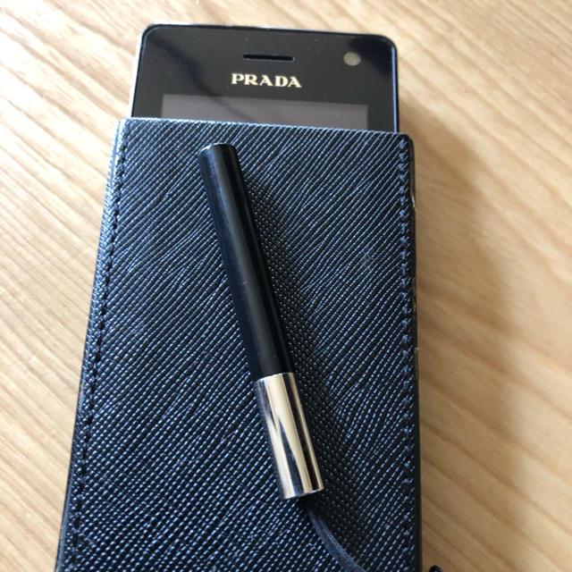 PRADA(プラダ)のPRADA携帯電話 スマホ/家電/カメラのスマートフォン/携帯電話(携帯電話本体)の商品写真