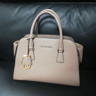 マイケルコース(Michael Kors)のMICHAEL KORS マイケルコース  ハンドバッグ　グレージュ(ハンドバッグ)