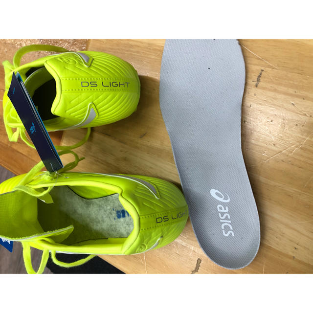 asics(アシックス)のアシックスasics サッカースパイクDS LIGHT3wide 27.0新品 スポーツ/アウトドアのサッカー/フットサル(シューズ)の商品写真