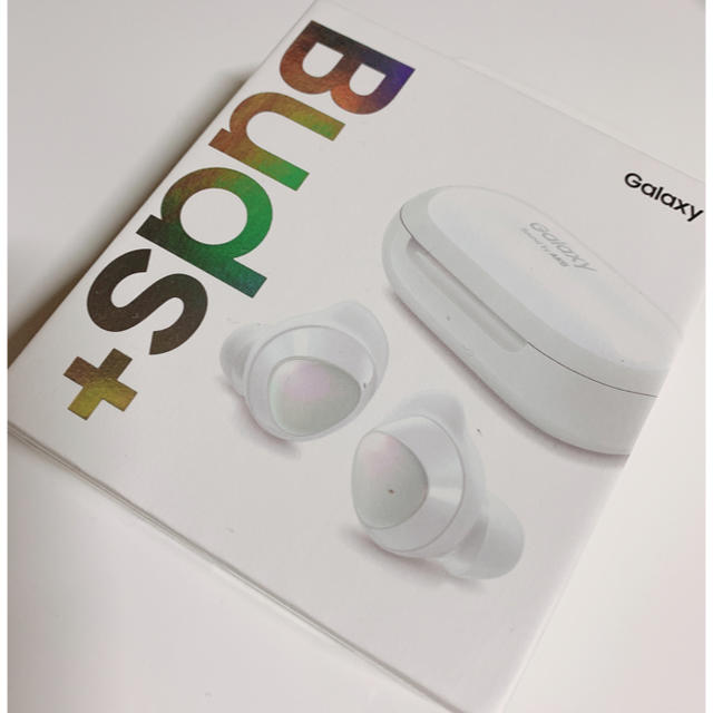 Galaxy(ギャラクシー)のGALAXY buds+　 ギャラクシー　バッズプラス ホワイト　白  スマホ/家電/カメラのオーディオ機器(ヘッドフォン/イヤフォン)の商品写真