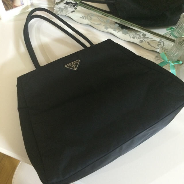 PRADA(プラダ)のプラダ 黒バッグ 中古品 レディースのバッグ(トートバッグ)の商品写真