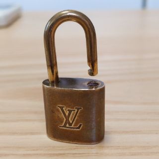 ルイヴィトン(LOUIS VUITTON)のLOUIS VUITTON/ルイヴィトン パドロック ゴールド(キーホルダー)