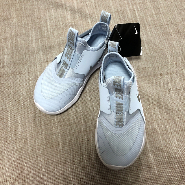 NIKE(ナイキ)のNIKE 16cm キッズ/ベビー/マタニティのキッズ靴/シューズ(15cm~)(スニーカー)の商品写真