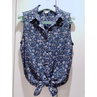 エイチアンドエム(H&M)のH&M ブラウス ノースリーブ 小花柄 ネイビー(シャツ/ブラウス(半袖/袖なし))