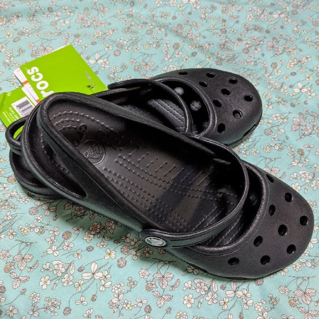 crocs(クロックス)のCrocs サンダル ブラック　22センチ　W6 レディースの靴/シューズ(サンダル)の商品写真