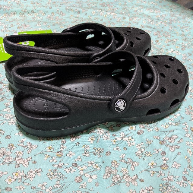 crocs(クロックス)のCrocs サンダル ブラック　22センチ　W6 レディースの靴/シューズ(サンダル)の商品写真