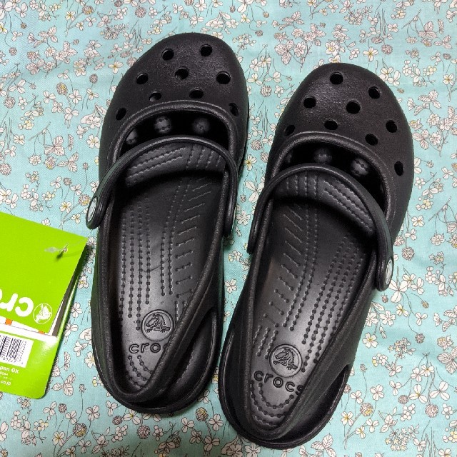 crocs(クロックス)のCrocs サンダル ブラック　22センチ　W6 レディースの靴/シューズ(サンダル)の商品写真