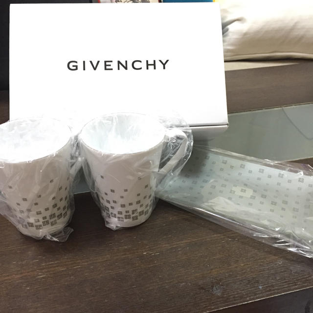 GIVENCHY(ジバンシィ)のGIVENCHY☆マグカップセット インテリア/住まい/日用品のキッチン/食器(グラス/カップ)の商品写真