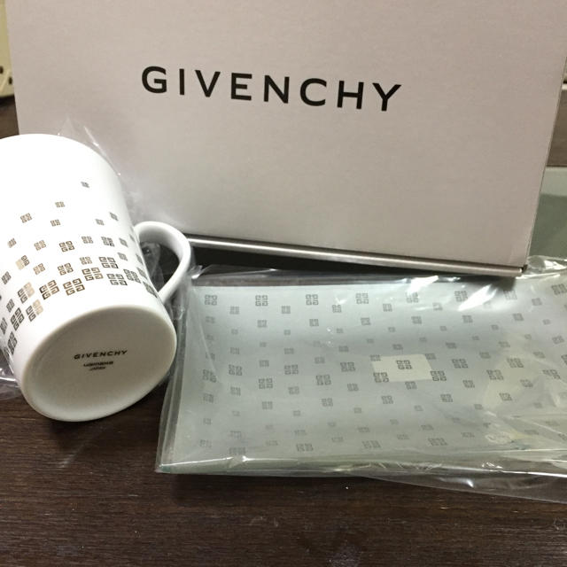 GIVENCHY(ジバンシィ)のGIVENCHY☆マグカップセット インテリア/住まい/日用品のキッチン/食器(グラス/カップ)の商品写真