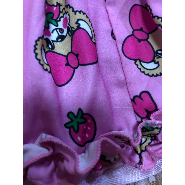 EARTHMAGIC(アースマジック)の専用　アースマジック  イチゴ柄スカート キッズ/ベビー/マタニティのキッズ服女の子用(90cm~)(スカート)の商品写真