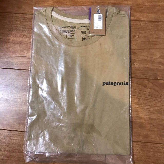 patagonia(パタゴニア)のSサイズ【新品】patagonia メンズ・P-6ロゴ・オーガニック・Tシャツ メンズのトップス(Tシャツ/カットソー(半袖/袖なし))の商品写真