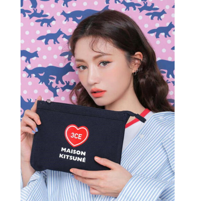 MAISON KITSUNE'(メゾンキツネ)の新品未使用★3CE  MAISON KITSUNE  メゾンキツネ ポーチ レディースのファッション小物(ポーチ)の商品写真