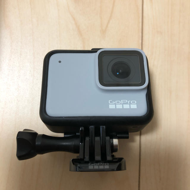 GoPro(ゴープロ)のGoPro HERO 7 White スマホ/家電/カメラのカメラ(ビデオカメラ)の商品写真
