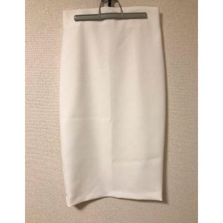 ザラ(ZARA)のZARA ミディ丈ペンシルスカート ホワイト(ひざ丈スカート)