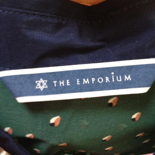 THE EMPORIUM(ジエンポリアム)のブラウス レディースのトップス(シャツ/ブラウス(長袖/七分))の商品写真