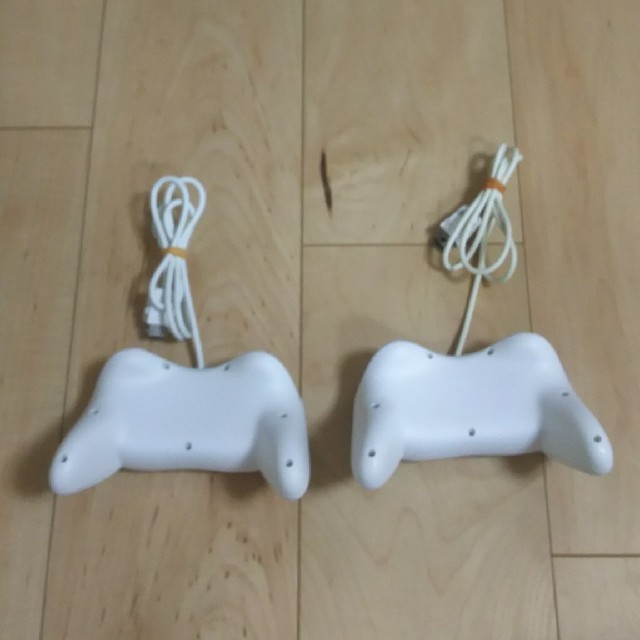 Wii(ウィー)のwii PROコントローラー 2個セット エンタメ/ホビーのゲームソフト/ゲーム機本体(家庭用ゲーム機本体)の商品写真