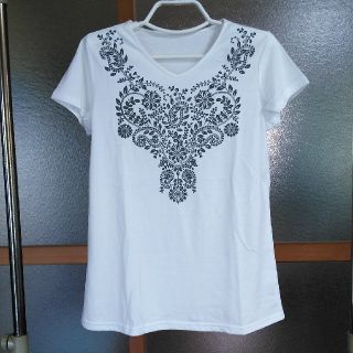 トップス　VネックTシャツ(Tシャツ(半袖/袖なし))