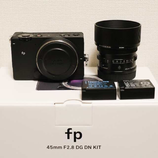 SIGMA(シグマ)のSIGMA シグマ fp 45mm F2.8 DG DN レンズキット中古美品 スマホ/家電/カメラのカメラ(ミラーレス一眼)の商品写真