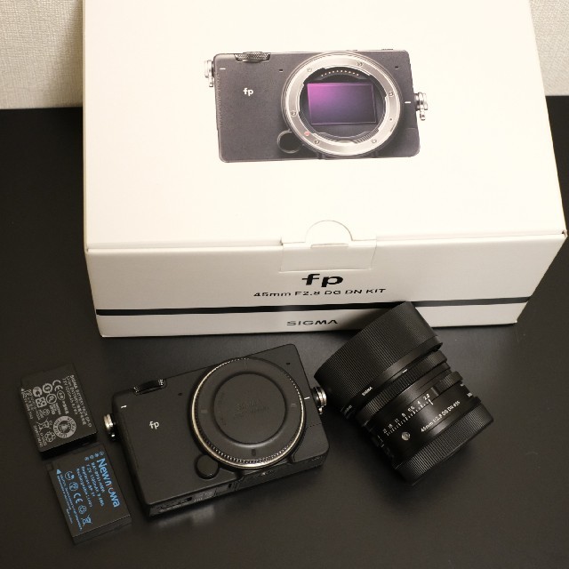 SIGMA(シグマ)のSIGMA シグマ fp 45mm F2.8 DG DN レンズキット中古美品 スマホ/家電/カメラのカメラ(ミラーレス一眼)の商品写真