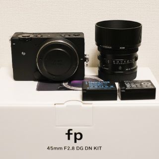 シグマ(SIGMA)のSIGMA シグマ fp 45mm F2.8 DG DN レンズキット中古美品(ミラーレス一眼)