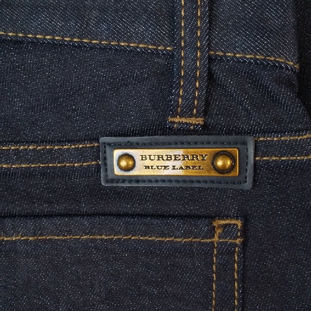 BURBERRY BLUE LABEL(バーバリーブルーレーベル)のBURBERRY BLUE LABEL レディース7分丈サイズ大きめパンツ レディースのパンツ(ハーフパンツ)の商品写真