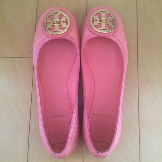 Tory Burch(トリーバーチ)の美品！正規品！ピンク フラットシューズ レディースの靴/シューズ(ハイヒール/パンプス)の商品写真