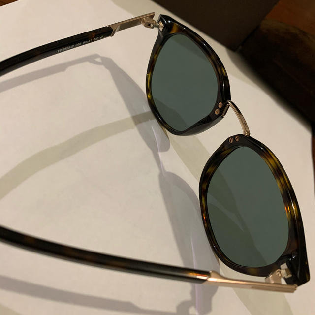 TOM FORD(トムフォード)のTOM FORD サングラス TF 5555 トムフォード メンズのファッション小物(サングラス/メガネ)の商品写真